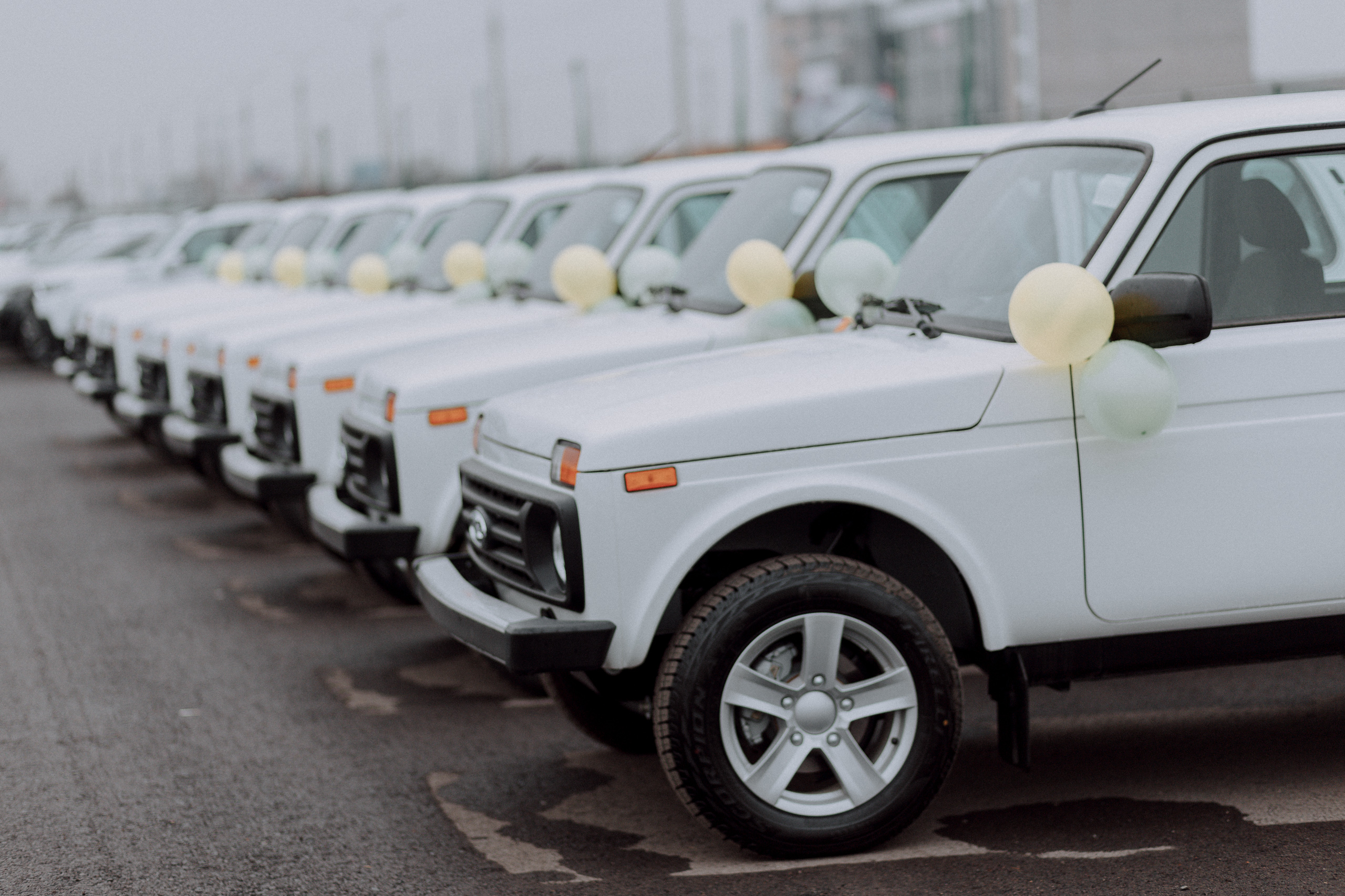 Ключи от 44 автомобилей Lada Niva Legend (4х4) вручили представителям  территориальных инспекций госкомэкологии - Официальный импортер LADA в  Узбекистане